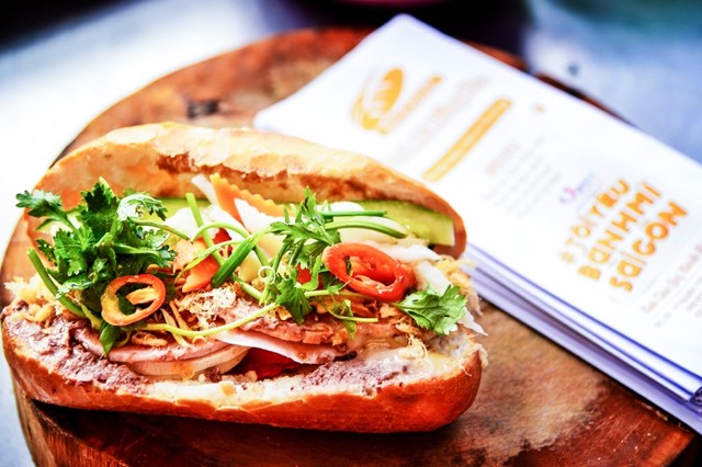 Bánh Mì Sài Gòn Hoàng Long - 313 Đà Nẵng