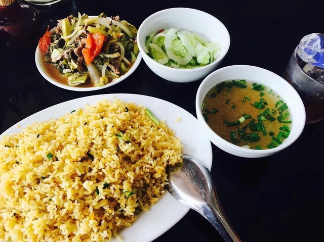 Huyền Anh - Bún Bò Huế, Phở Bò & Cơm Rang - 449 Ngô Gia Tự
