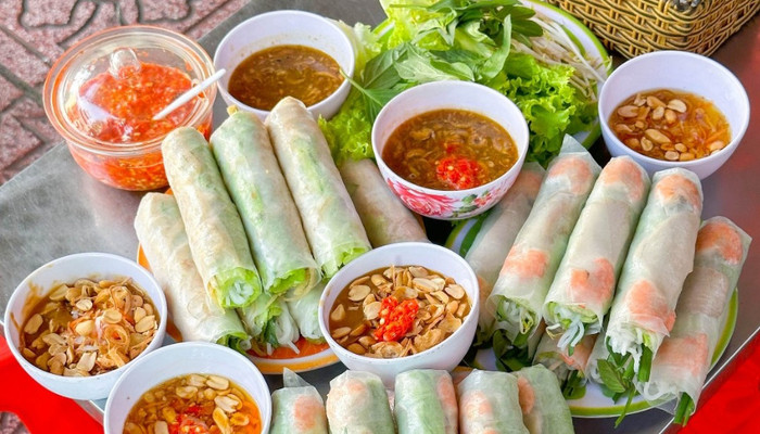Gỏi Cuốn - Bánh Đúc Bà Sáu