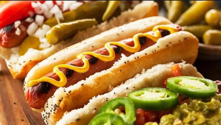 Bánh Hotdog & Xúc Xích Đức Xông Khói Q4