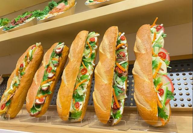 Bánh Mì Lão Phù Q1 - Trần Hưng Đạo