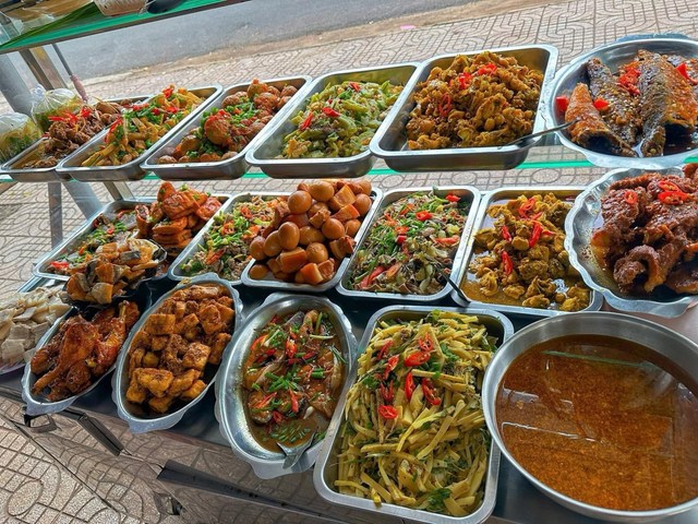 Cơm Cô Năm