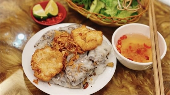 Thu Hằng - Bánh Cuốn Chả Mực - Chợ Cột 3