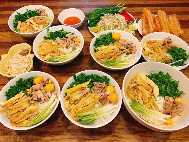 Phở Gà Ta Trứng Chảy, Cơm Sườn Nướng & Mẹt Gà Ta - 139 Ngô Huy Diễn