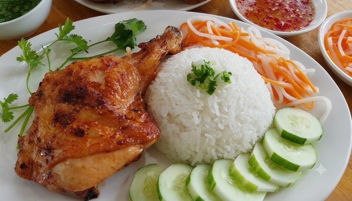Quán Na - Cơm Gà Bóp, Sườn Nướng & Đùi Gà Nướng - 1 Đặng Huy Trứ