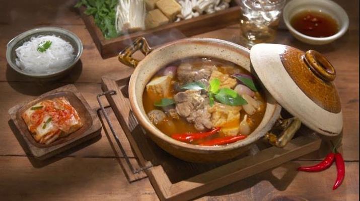 Hủ Tiếu Nam Vang & Lẩu Xí Quách - Lẩu Cô Tư