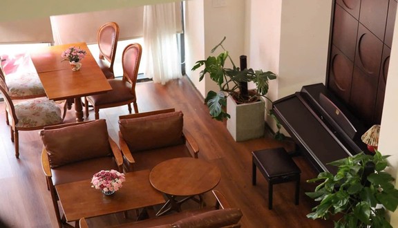 Tiệm Cà Phê Tháng Tám - Lê Đức Thọ