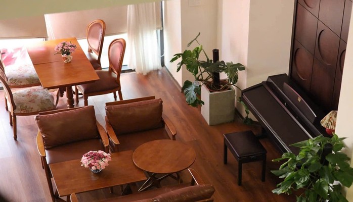 Tiệm Cà Phê Tháng Tám - Lê Đức Thọ