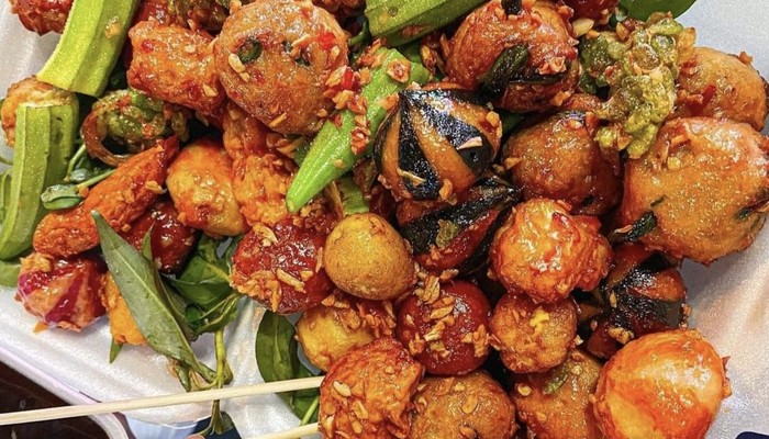 Ăn Vặt Chiêu Liêu - Bánh Mì Nướng Sa Tế, Cá Viên Chiên & Nước Ép