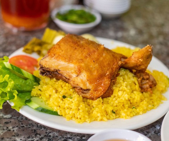 Cơm Gà Xối Mỡ, Cơm Chiên & Mì Xào - Tường Vy