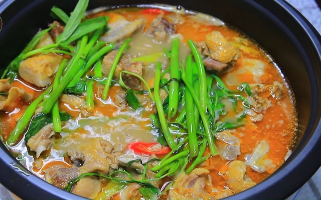 Quán Ngọc Quyên - Vịt Nấu Chao & Vịt Xào Sả Ớt - Hoàng Văn Bổn