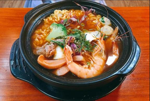 Ăn Vặt Nhom Nhom - 84 Hồng Hải