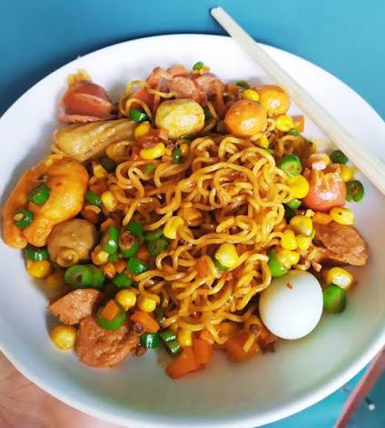 Cô Tâm - Mì trộn Indomi & Mì Kokeno - Bình Lợi Trung