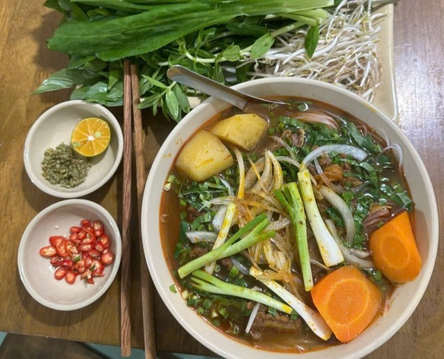 Bò Kho Hủ Tiếu Út Mãnh - Phạm Thị Tân