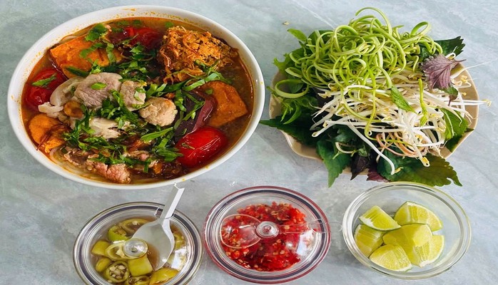 Sài Gòn Quán - Bún Riêu Cua Đồng & Cơm Tấm - 324 Nguyễn Sinh Cung