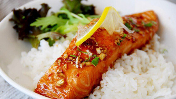 Cơm Lành - Cơm Cá Hồi Sốt Miso & Trà Hoa Quả