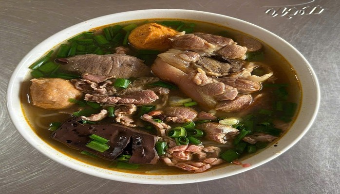 Bún Bò Huế Tiến - 62 Lý Thái Tổ