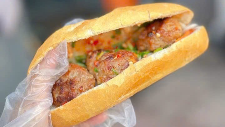 Tiệm Bánh Mì Hai Thừa - Lê Trọng Tấn