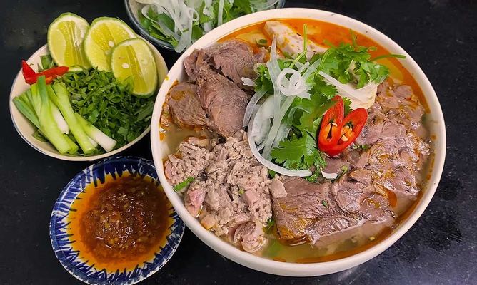 Bún Bò Huế 100% Thịt & Xương Bò Tươi - K & T