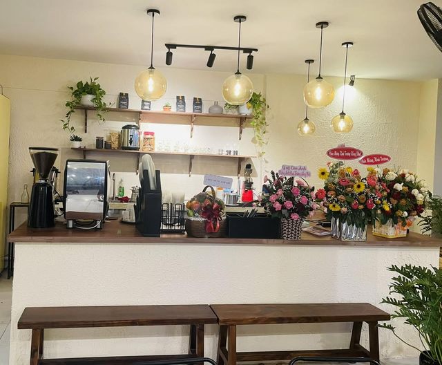 Tiệm Cà Phê Muối - Kem Bơ Sầu Riêng - Lý Tự Trọng