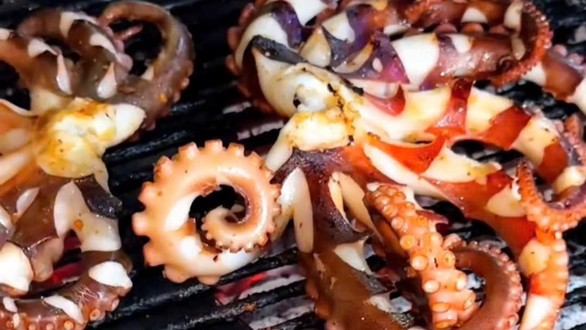 BẠCH TUỘC NƯỚNG - CẦU KIỆU