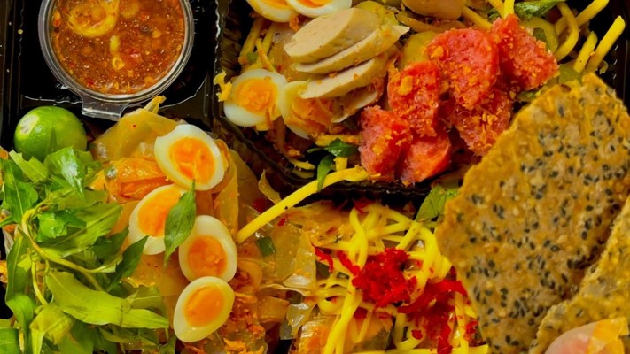 BÁNH TRÁNG TRỘN XUYẾN NÈ - CHÂN GÀ SỐT THÁI