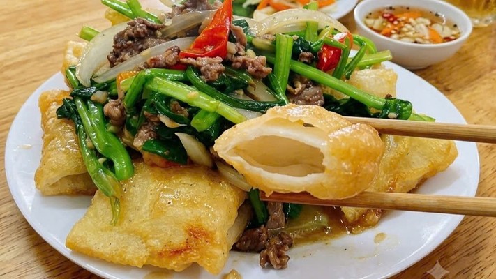 Bếp Chị Đảm - Phở Chiên Phồng, Xiên Chiên & Mì Trộn