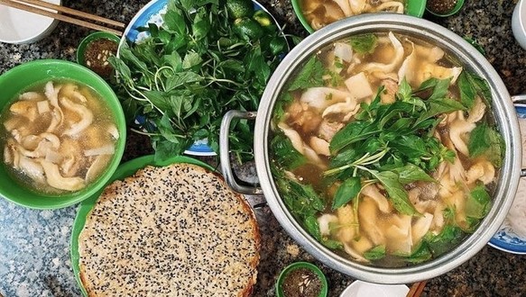 Mê Chan - Lẩu Gà Lá É Lá Giang & Cơm Gà - Tôn Đức Thắng