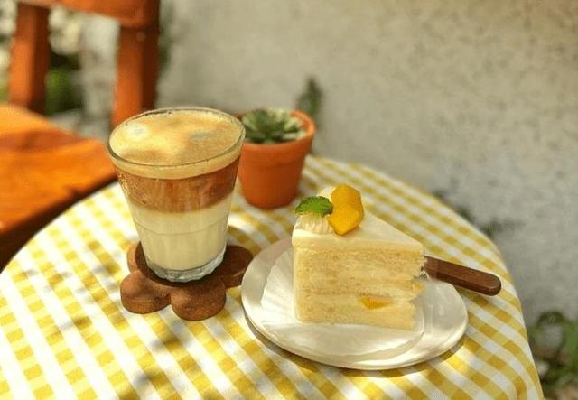 Sweets Bakery - Tiệm Trà, Caphe & Bánh Ngọt