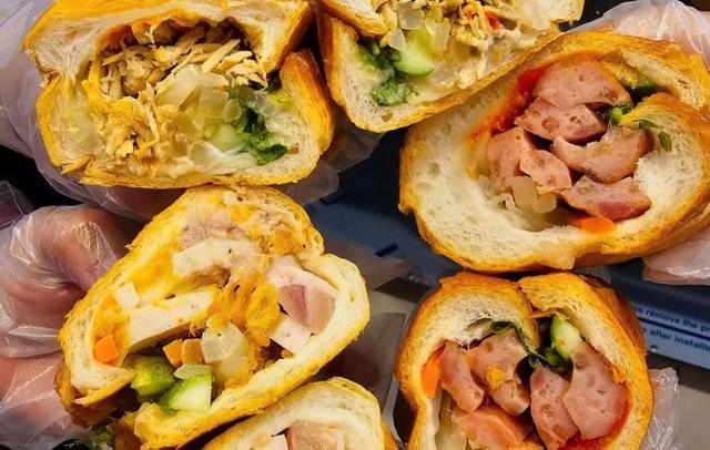 Nem Chả Và Bánh Mì - MINH HUYỀN