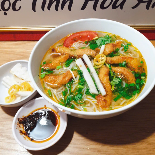 Hoài Ú - Bánh Canh, Bún Cá & Bún Thịt Nướng
