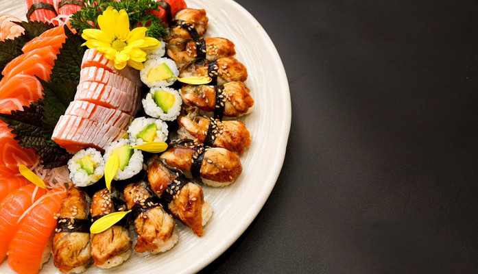 Let's Sushi - Lê Văn Lương