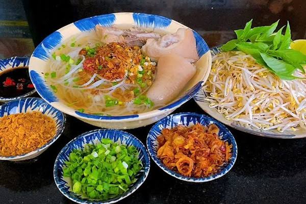 Hủ Tiếu Hoàng Lam - 22 Thân Nhân Trung
