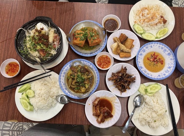 Quán Cơm A Bửu - Phú Riềng Đỏ