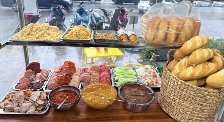 Bánh Mì Sài Gòn Chính Hiệu - 217 Đà Nẵng