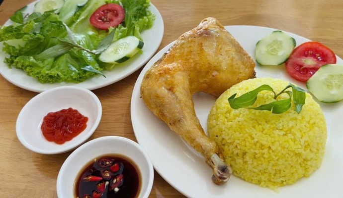 Cơm Gà 77 - Bún Nem Nướng & Bánh Cuốn - 70A Hoàng Hoa Thám