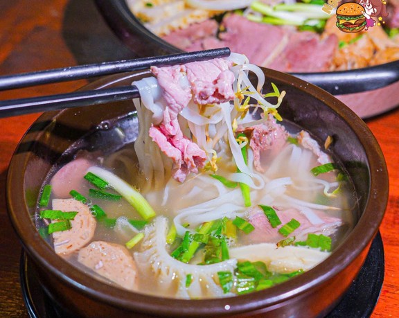 Phở Cô Ngân - Cơm Bò Phủ Trứng - Metro