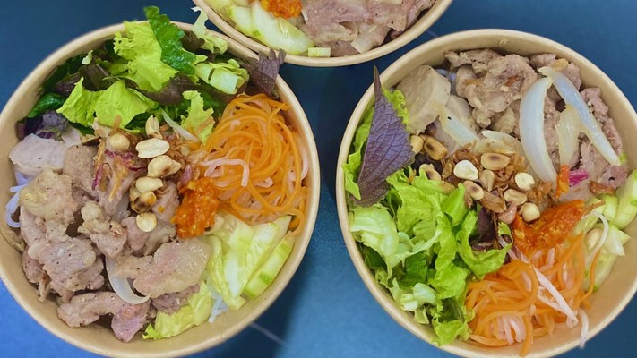 Cô Sang Gỏi Cuốn, Bún Thịt Xào & Bún Mắm Nêm - Tạ Quang Bửu