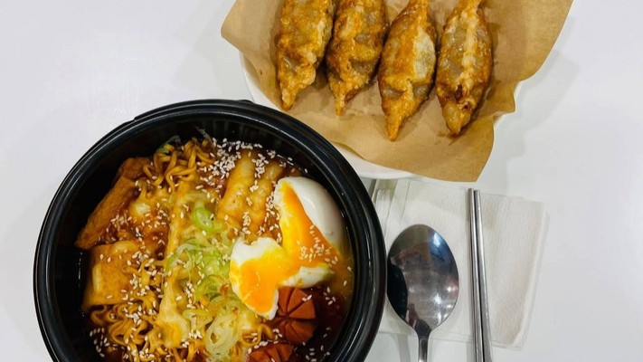 Pizza, Gà Rán & Trà Sữa - 3 Râu House Sky9