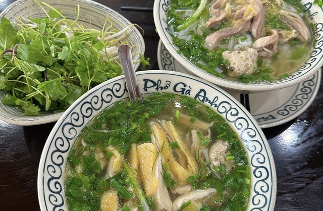 Phở Gà Anh - Xôi Gà, Nộm Gà & Phở Trộn