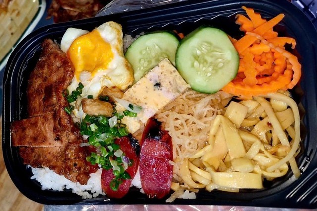 Cơm Tấm Linh Thi - 51B Hải Thượng Lãng Ông