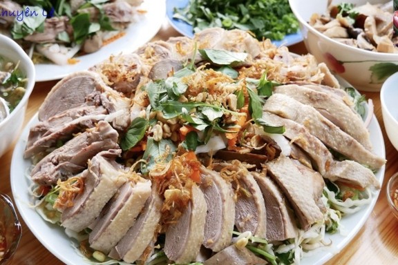 Cháo Gỏi Vịt Hồng Phát - Cách Mạng Tháng 8