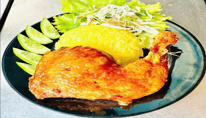 Hùng Ký - Hủ Tiếu Xào & Cơm Gà Xối Mỡ - Phạm Đức Sơn