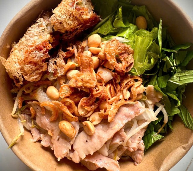 BÚN XÀO - MÌ TRỘN XUYÊN ĐÊM