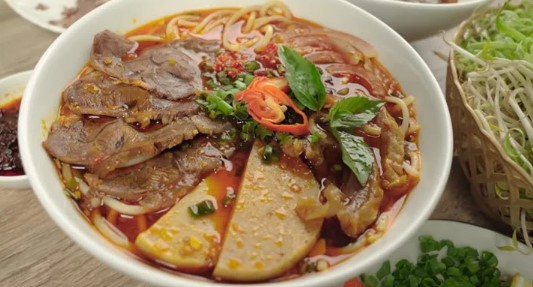 Bún Bò Huế Bon Bon - 18 Lâm Văn Bền