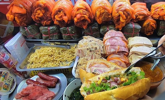 Bánh Mì Sài Gòn Chính Hiệu - 58 Lạch Tray