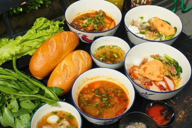 CHAM - Bánh Mì Xíu Mại Chén, Bò Kho & Dimsum