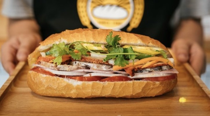 Bánh Mì Sài Gòn Chính Hiệu - Minh Khôi - 17 Điện Biên Phủ