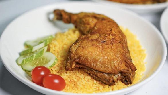 Cơm Gà Xối Mỡ - Ung Văn Khiêm