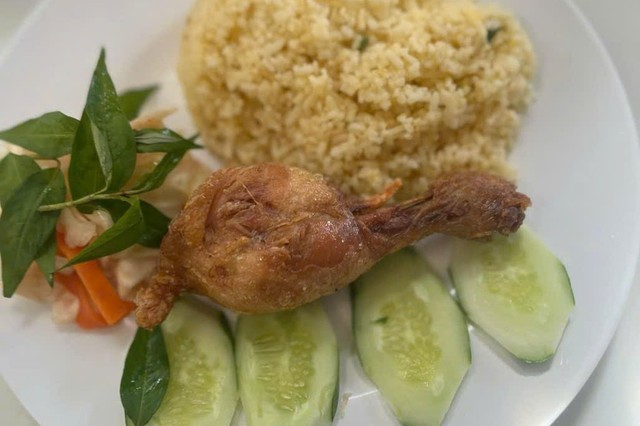 Cơm Gà Thuỵ Kha 2 - Thủ Khoa Huân